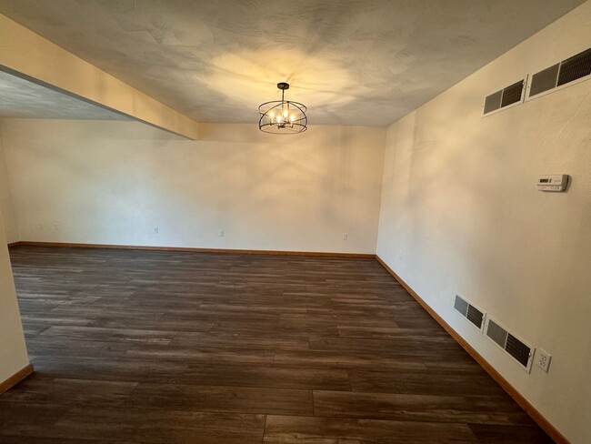 Foto del edificio - Beautifully Updated 2 Bedroom Town-Home in...