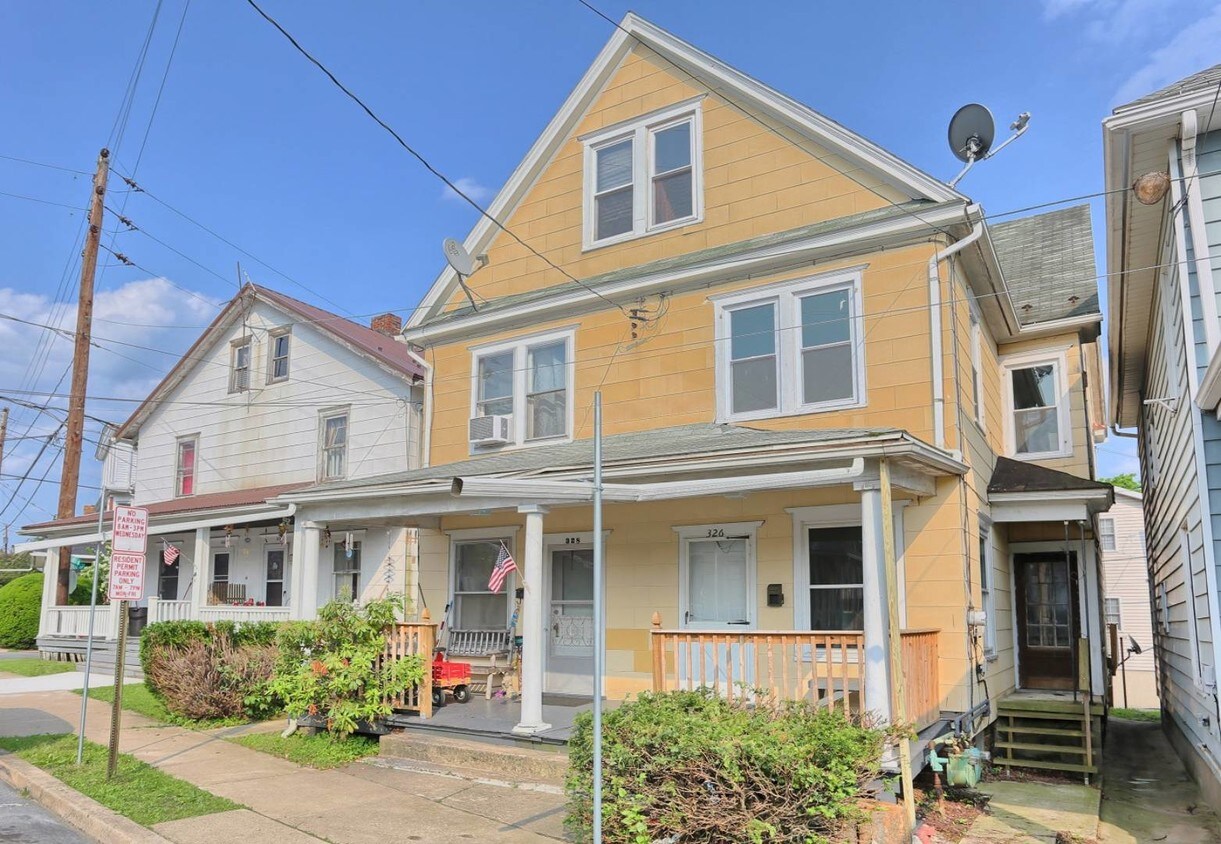 Foto principal - 326 E 4th St