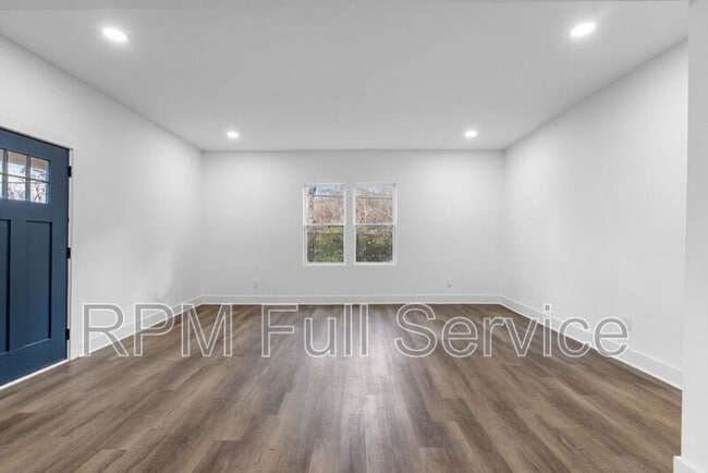 Building Photo - 1405 14th Ave N