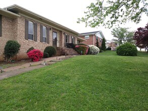 Building Photo - 2512 Sharron Dr