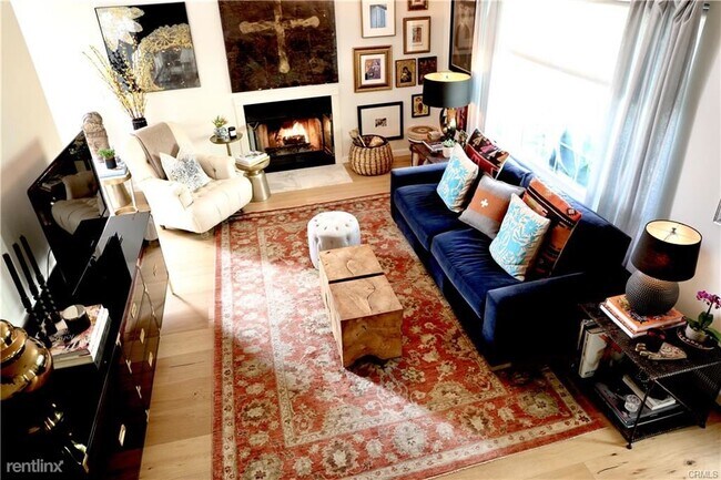 Building Photo - 2 br, 3 bath House - 801 E Mendocino St Ap...
