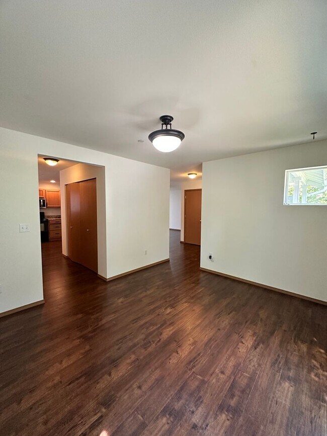 Foto del edificio - 1449 Burnside Pl