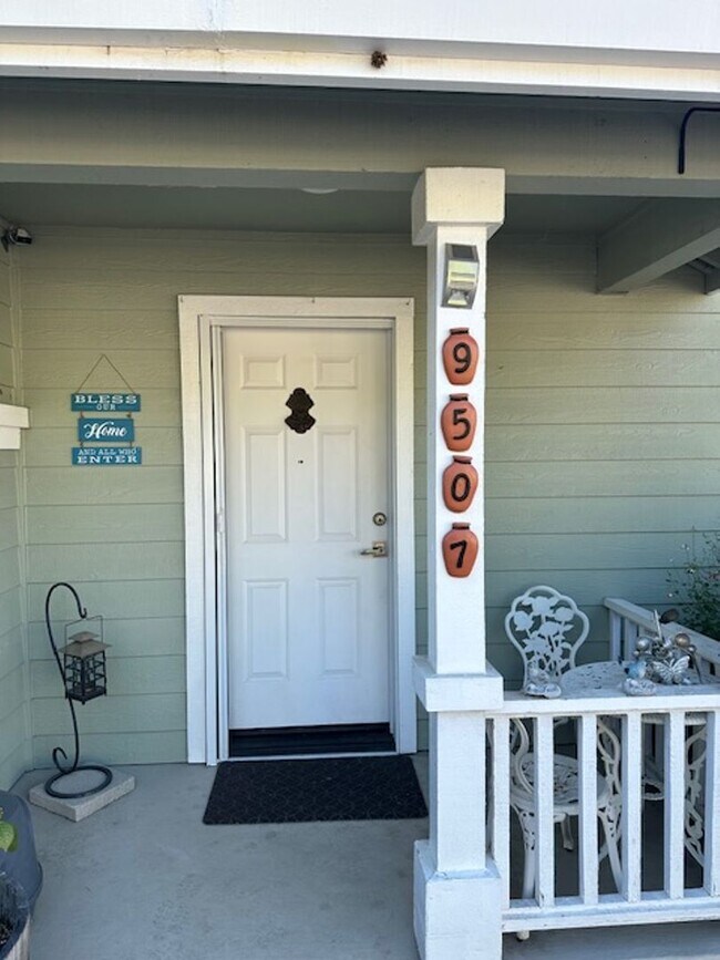 Foto del edificio - 9507 Lazy Creek Dr