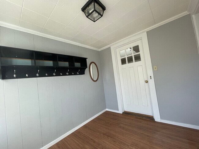 Building Photo - 36 Pickering St