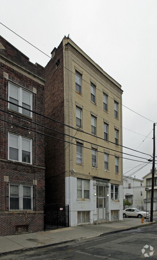 Building Photo - Abington Residences