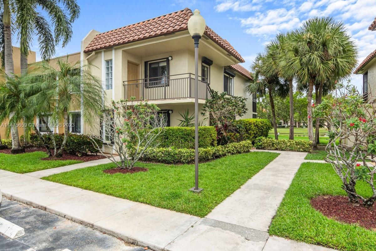 432 Lakeview Dr Unit 204, Weston, FL 33326 Room for Rent in Weston