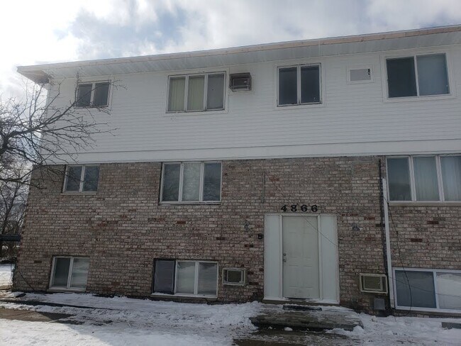 Building Photo - 4866 S Washington Rd