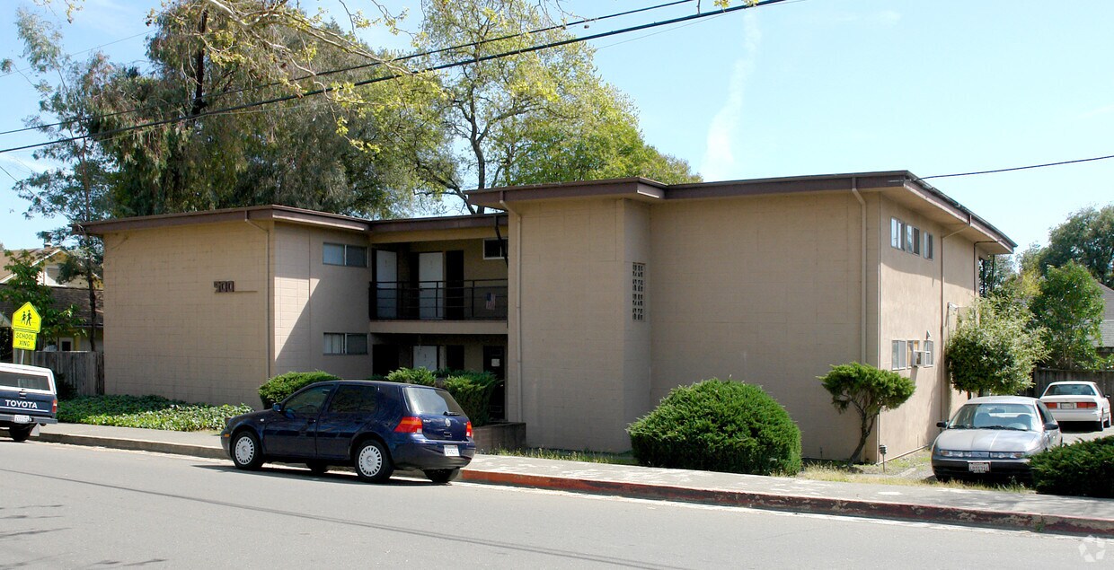 Primary Photo - 500 Piper St