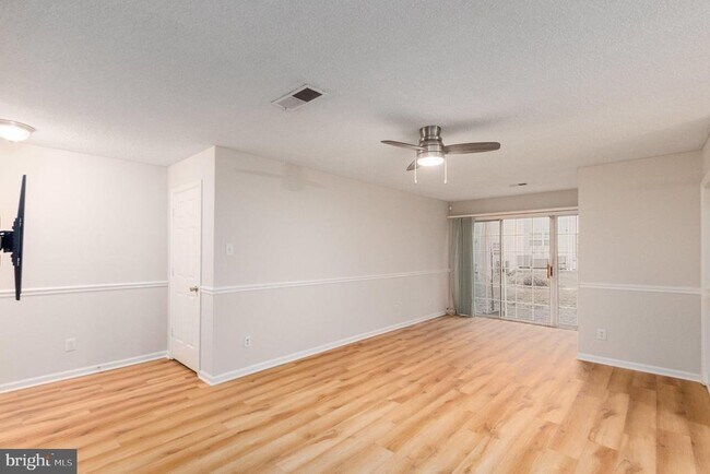 Foto del edificio - 12113 Greenway Ct