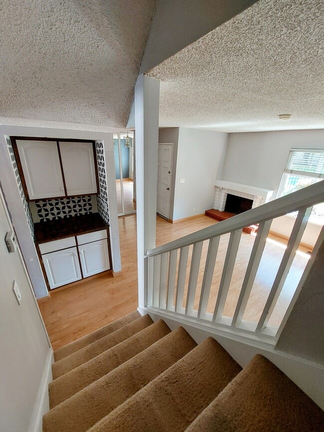 Building Photo - 16 Moonbeam Dr