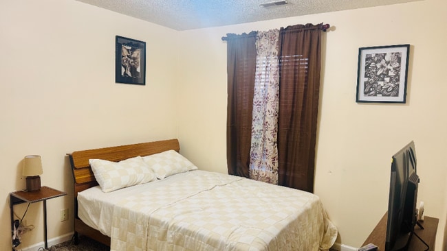 Building Photo - 3409 Summerfield Dr