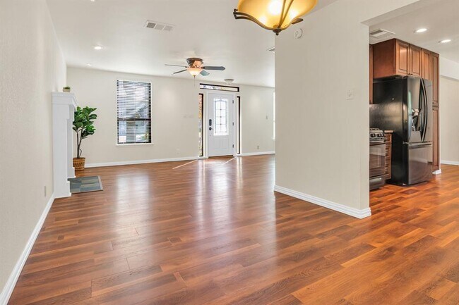 Building Photo - 1803 Lion-Heart Dr