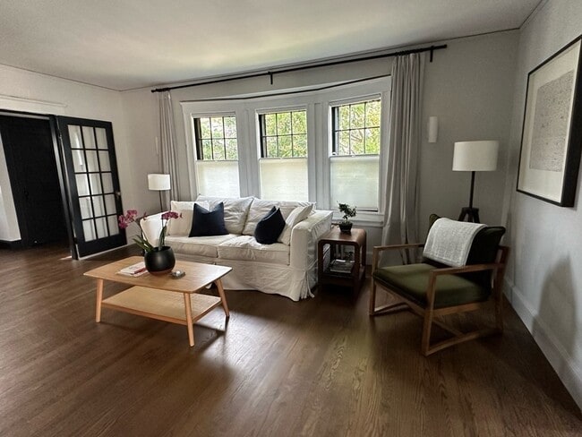 Building Photo - 12 Ely Rd