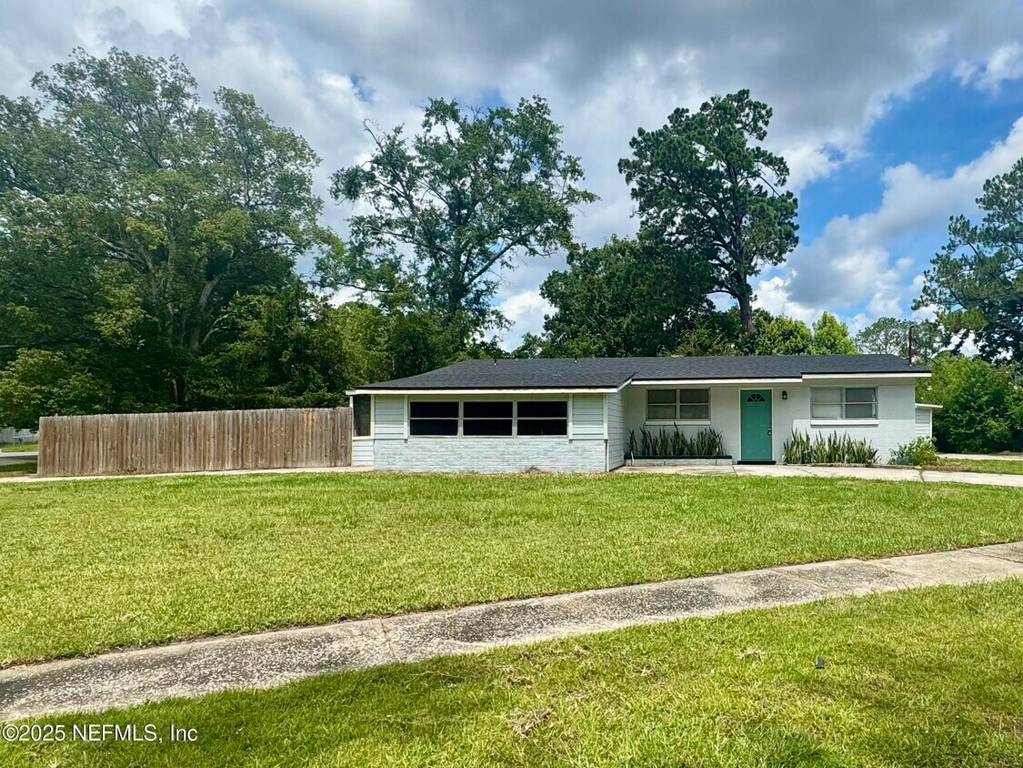 Foto principal - 2366 Betsy Dr