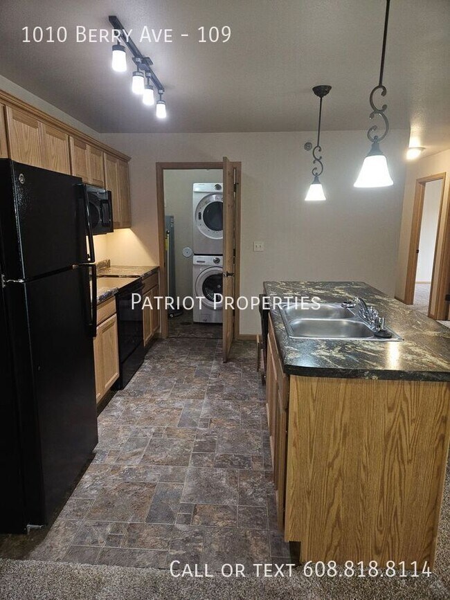 Foto del edificio - 1010 Berry Ave