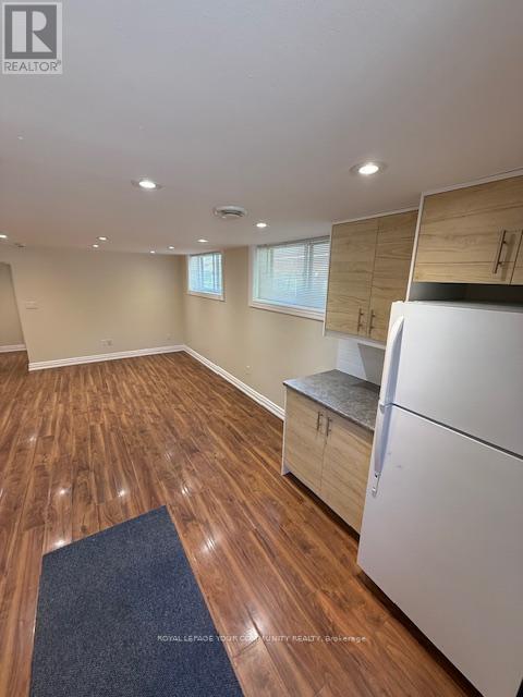 Building Photo - 10 Fallingdale Crescent