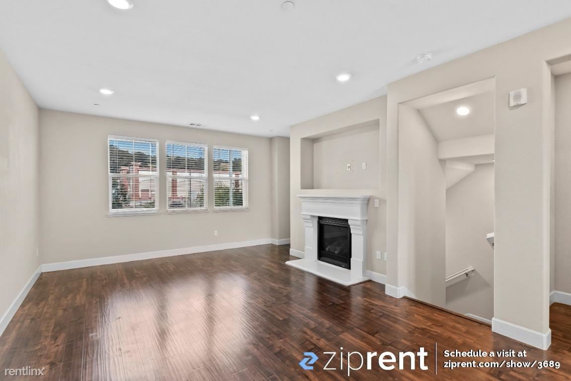 Primary Photo - 3 br, 2.5 bath Townhome - 25937 Dollar St,...