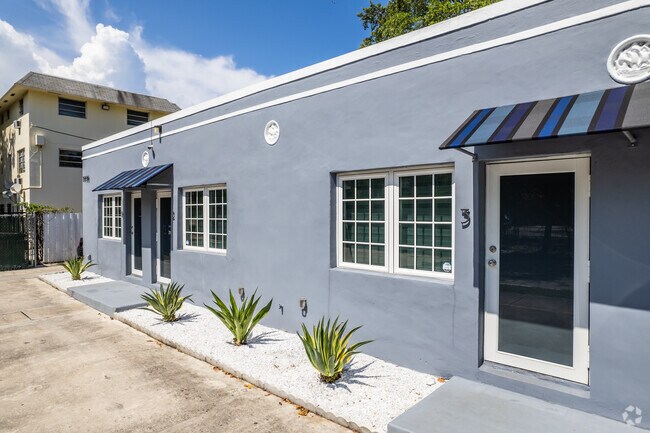 Low-Maintenance Landscaping - River Studios