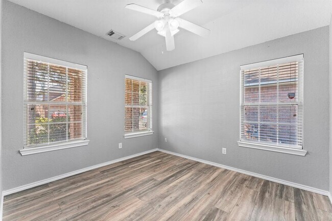 Foto del edificio - 16534 Whitaker Creek Dr