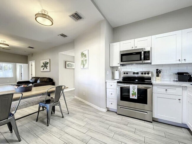 Foto del edificio - 1500 SW 12th Ct