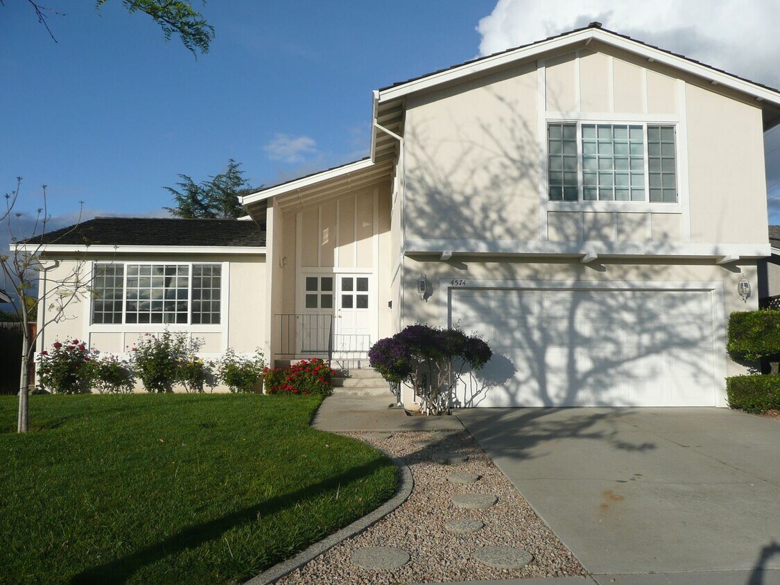 Primary Photo - 4br+bonus room – Must See 2514 Sq Ft Home ...