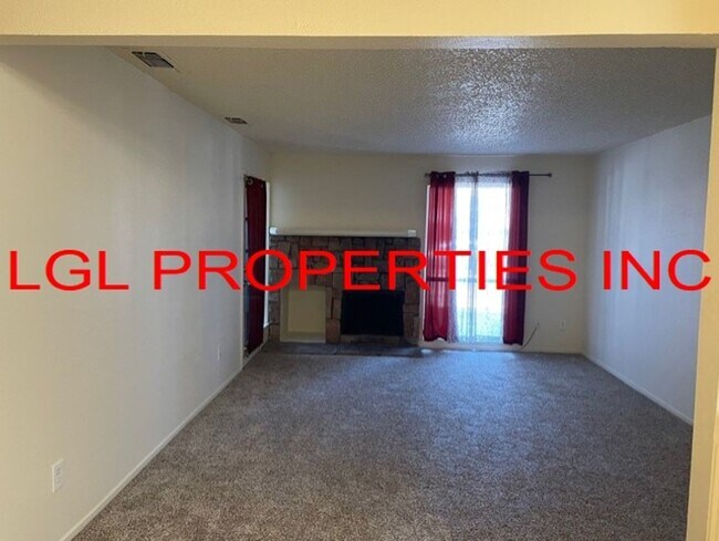Foto del edificio - 7283 FLORIN MALL DRIVE # 3 95823   1 BEDRO...