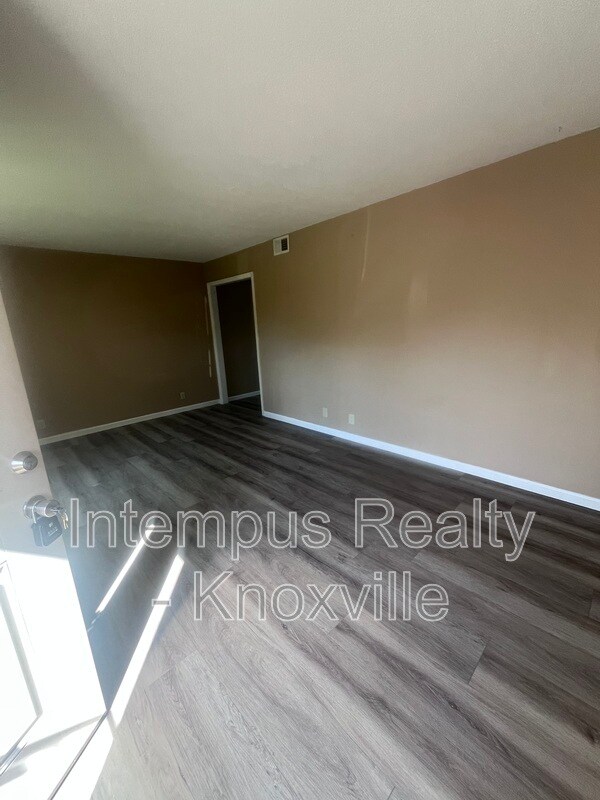Foto del edificio - 405 Iroquois Ln
