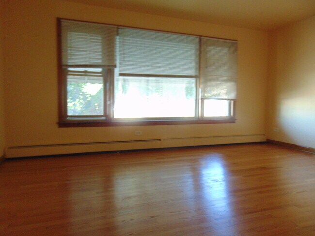 Building Photo - 2521 W 69th St