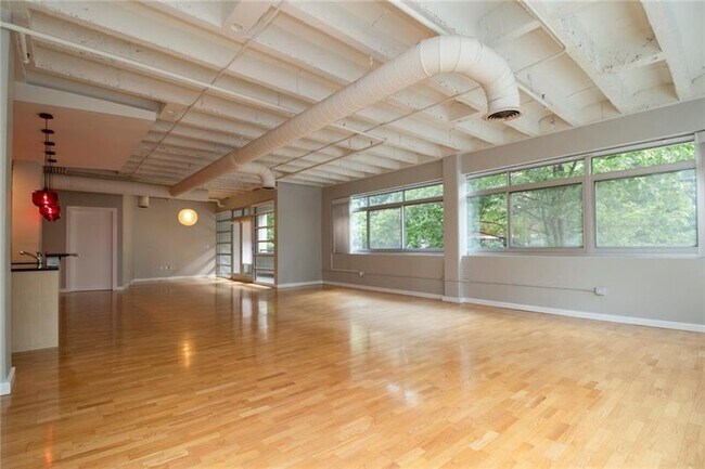 Building Photo - 805 Peachtree St NE