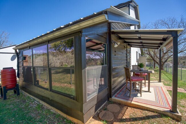 Foto del edificio - 758 Sandy Mountain Dr