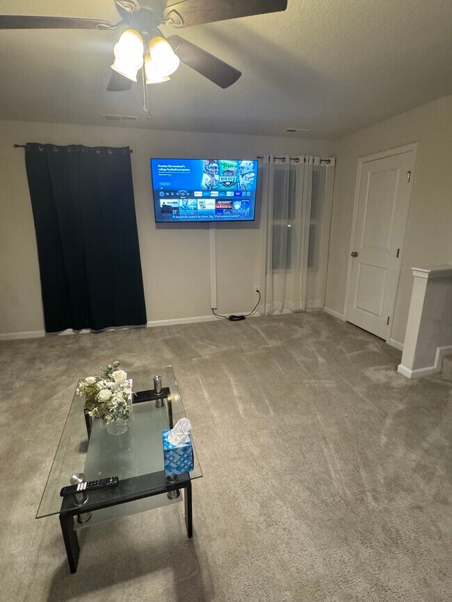 Sala de estar - 66 Clara Ct