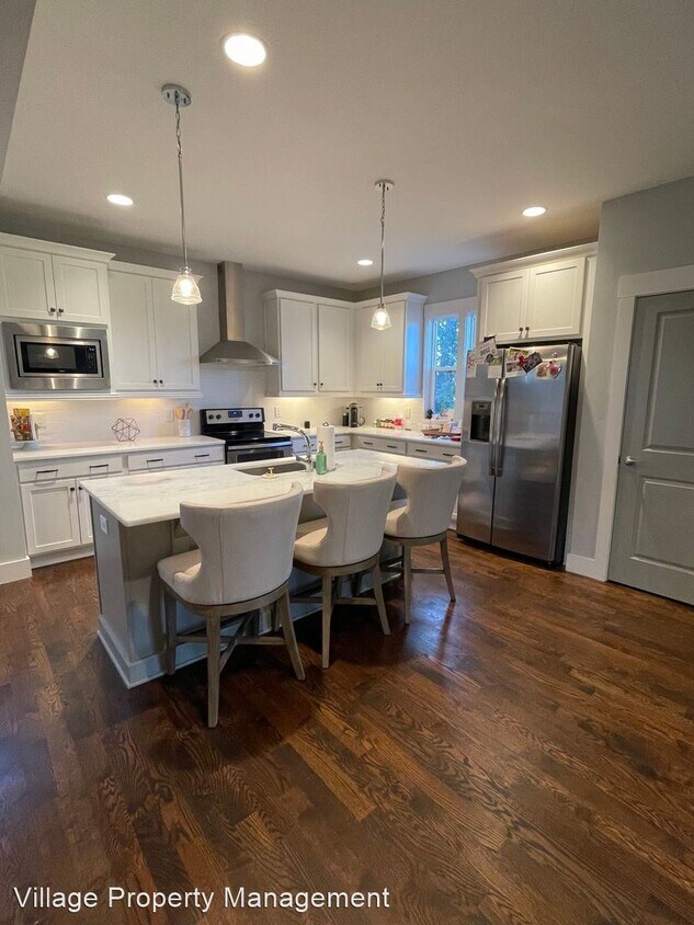 Foto principal - 3 br, 2.5 bath House - 702 B Waco Drive