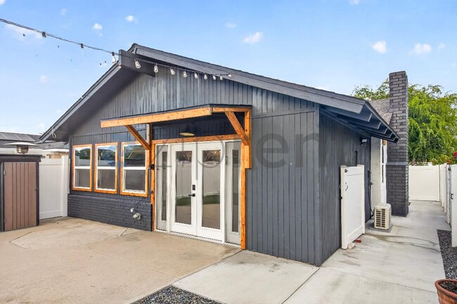 Building Photo - 2602 Deodar St