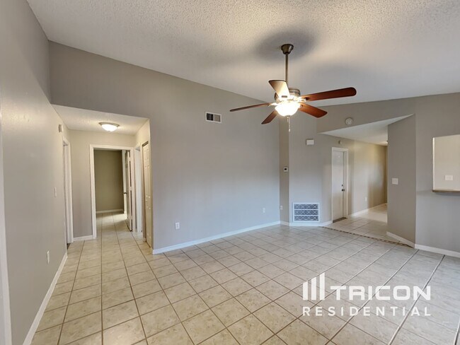 Foto del edificio - 10827 Claymont Dr