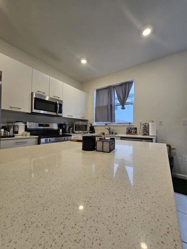 Foto del edificio - 12108 NW 24th Ct