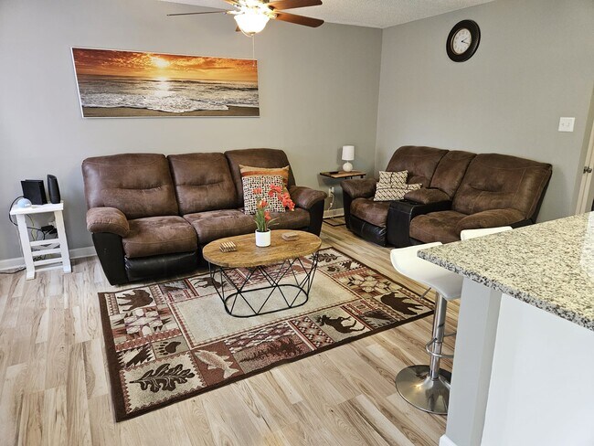 Foto del edificio - 1301 Mountain Meadows Way