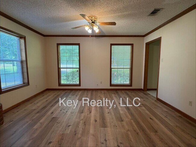 Foto del edificio - ****108 Lake Dr.- Pineville, Holiday Circle Sub.