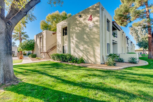 Building Photo - 10444 N 69th St