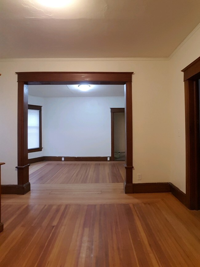 Building Photo - 384 Morris St