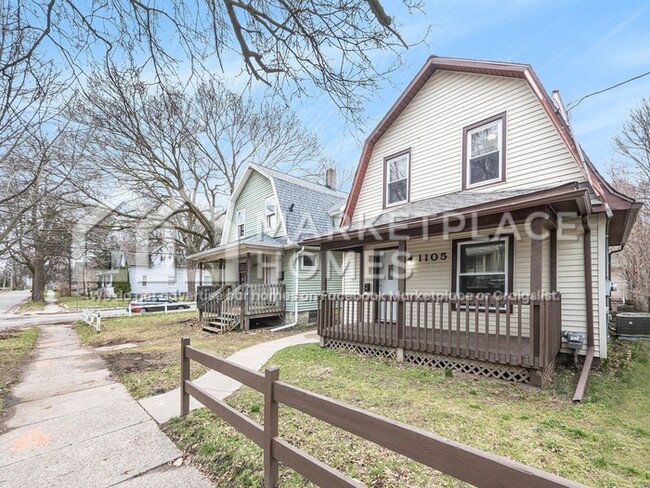 Photo - 1105 May St House