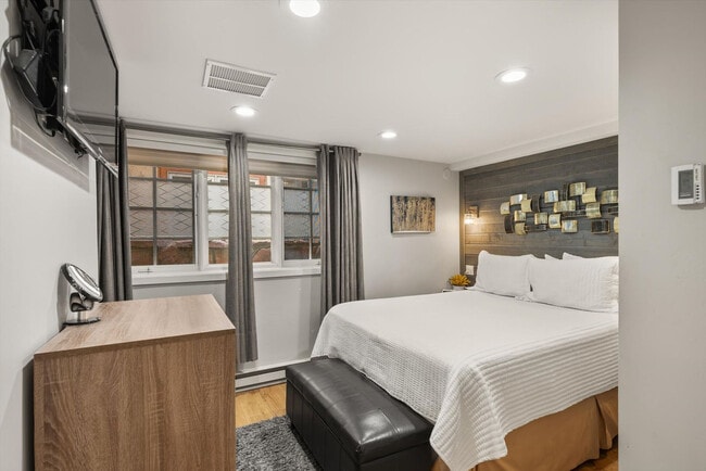 Building Photo - 711 S Galena St