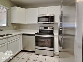 Building Photo - 11220 N 72nd Dr