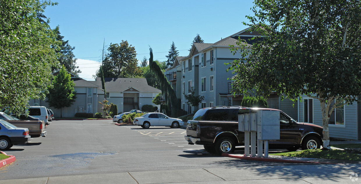 Building Photo - Cascade Pointe