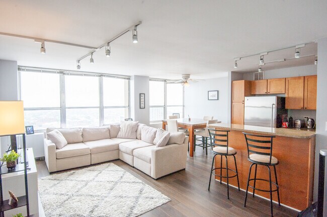 Foto del edificio - 655 W Irving Park Rd