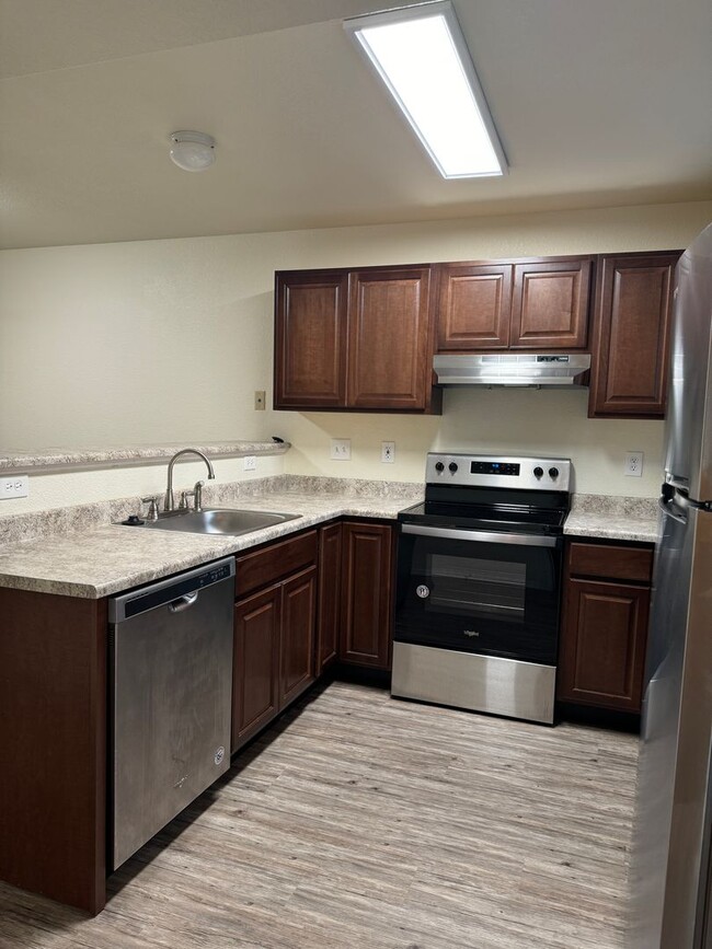 Building Photo - District 20 North End Townhome