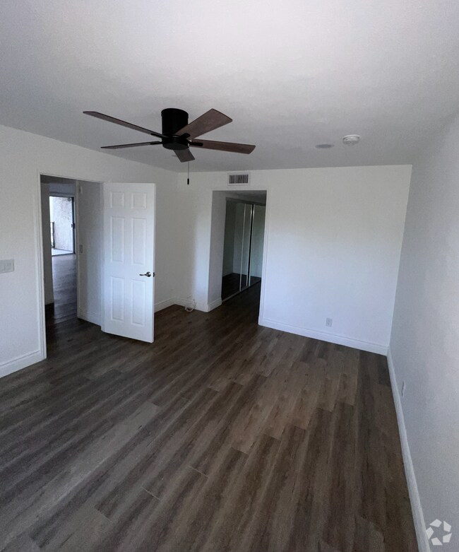 Building Photo - 13925 Sherman Way