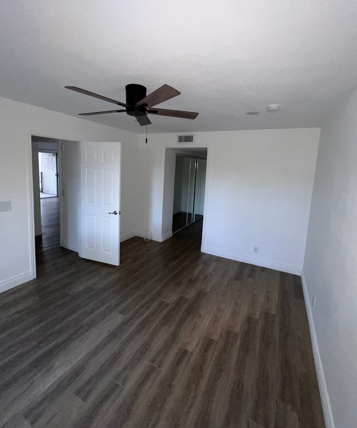 Primary Photo - Modern 2-Bedroom Apartment in Gated Van Nu...
