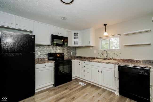 Building Photo - 7516 Inverness Dr