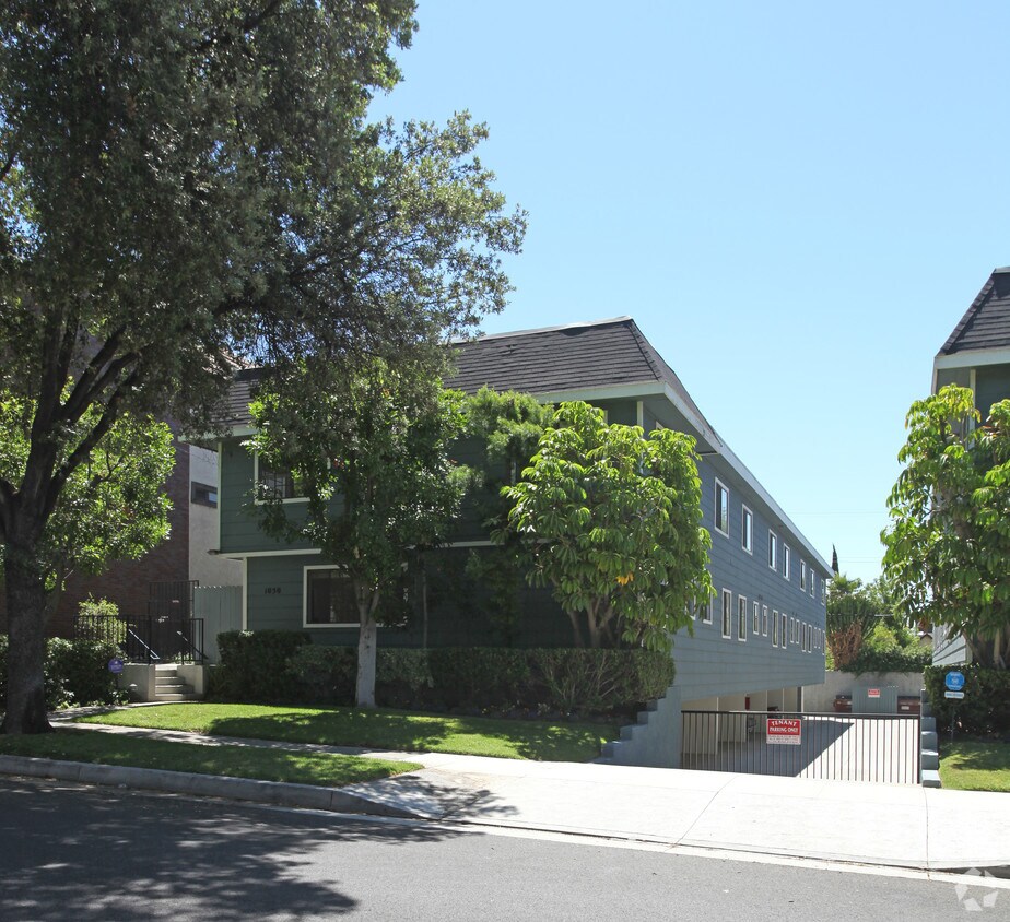 Primary Photo - 1050 Allen Ave