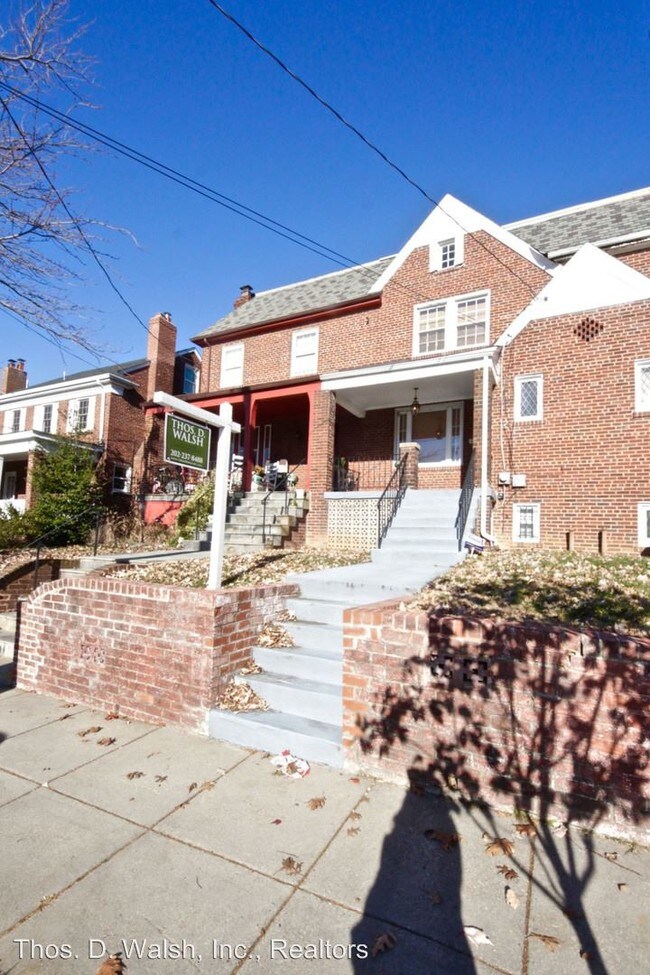 Building Photo - 3 br, 2.5 bath House - 115 Madison ST NW